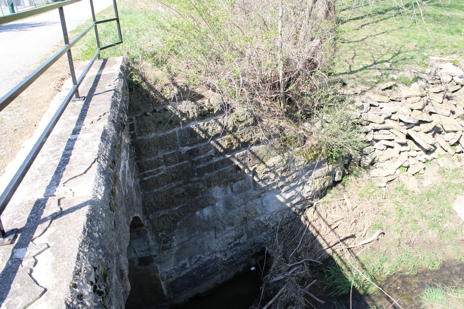 Northwest wing wall